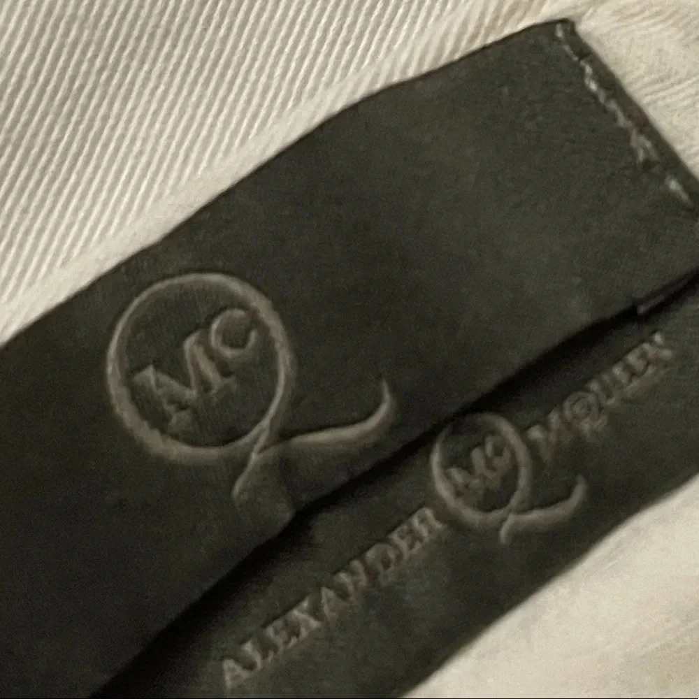 Alexander Mcqueen white cropped pant bride vacation quiet luxury wedding - Picture 4 of 7